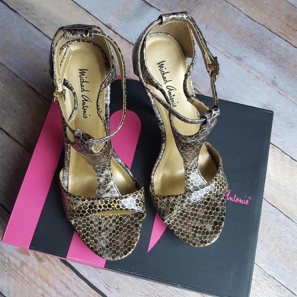 Michael Antonio Shazay Platform Sandle size7